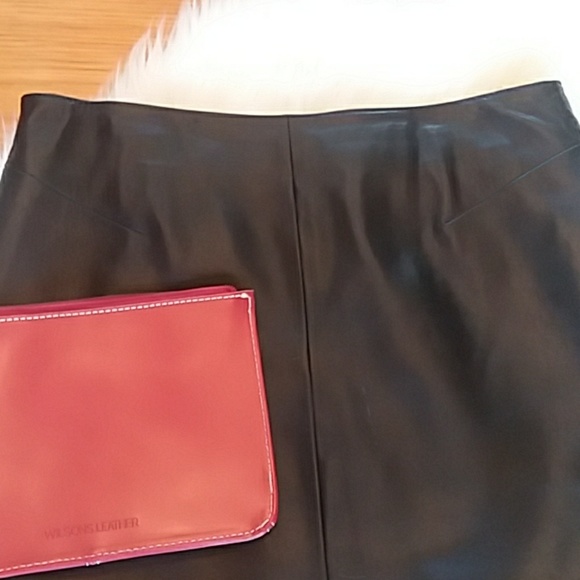 Wilson's Black Leather Skirt - Picture 2 of 8